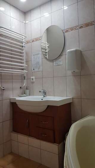 Загородные дома GRAŽINOS SODYBA Тельшяй Четырехместный номер эконом-класса с общей ванной комнатой-9