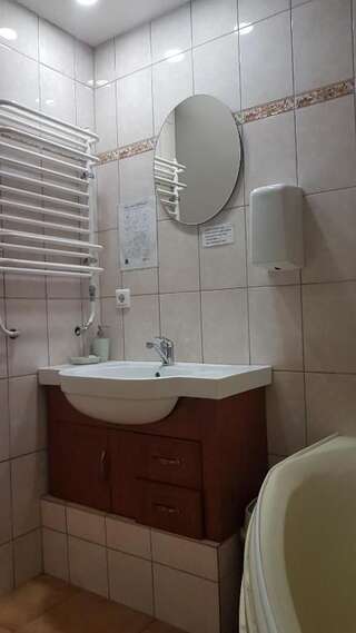Загородные дома GRAŽINOS SODYBA Тельшяй Четырехместный номер эконом-класса с общей ванной комнатой-21